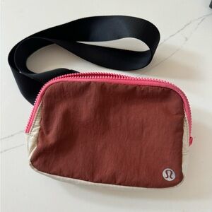 Lululemon everywhere belt bag 1L, special edition